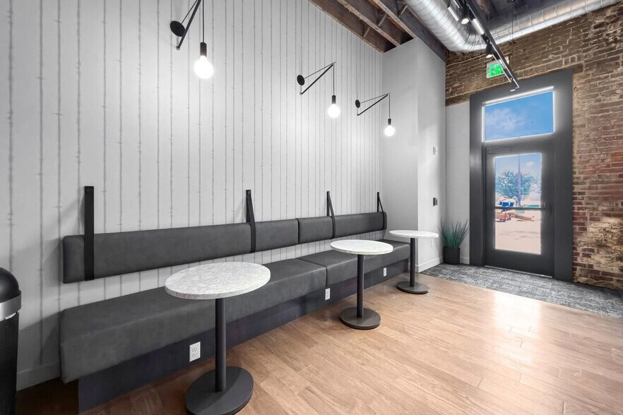 Building Photo - 604 W 4th St N