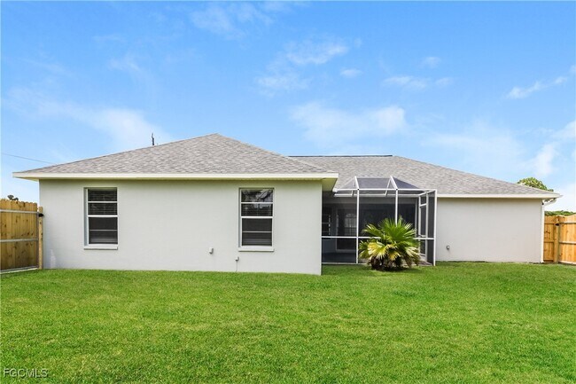 Building Photo - 8332 Caloosa Rd