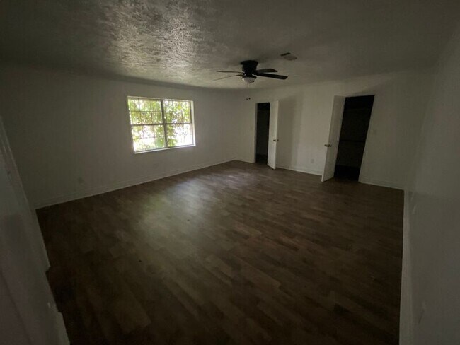 Building Photo - 2843 Comfort St