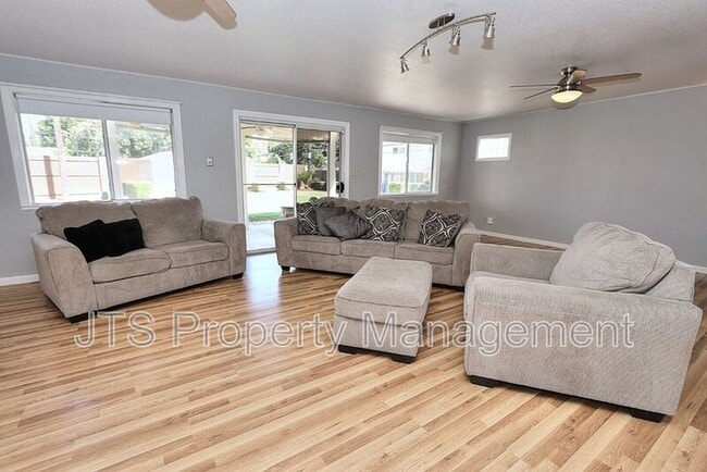 Building Photo - 2128 W La Loma Dr