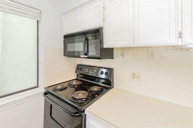 Building Photo - 701 Nelray Blvd