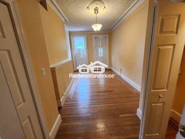 Building Photo - 1521 W Lombard St