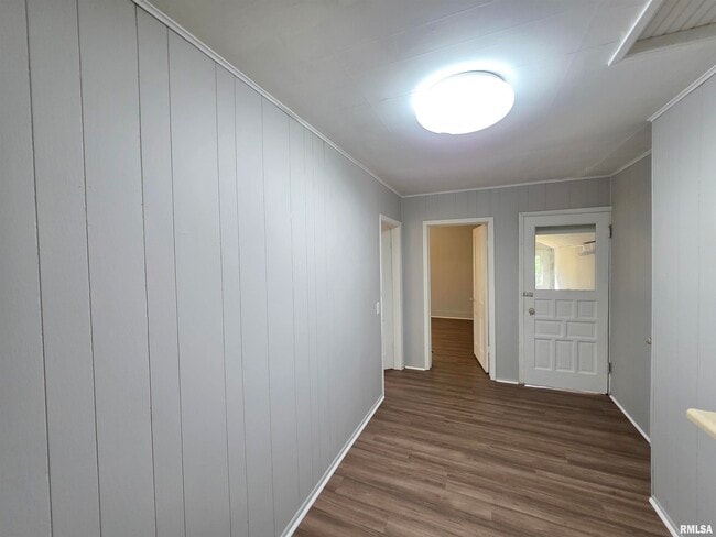 Building Photo - 405 S Main St