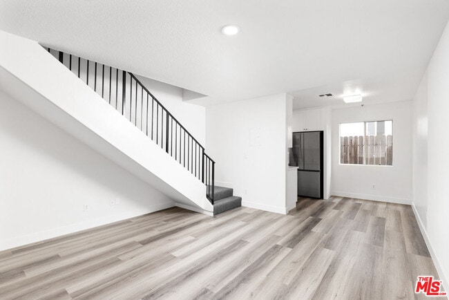 Building Photo - 6616 Sylmar Ave