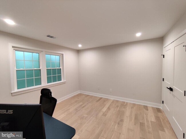 Building Photo - 9051 Laurel Hill Ct