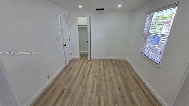 Building Photo - 1448 NE 24th Ct