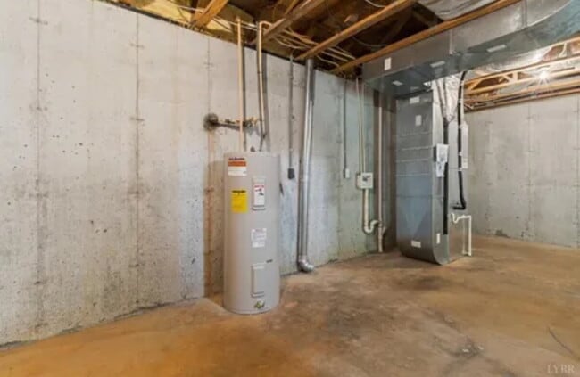 Building Photo - 3 Bedroom 2 Full Bath townhome in a Cul-de...