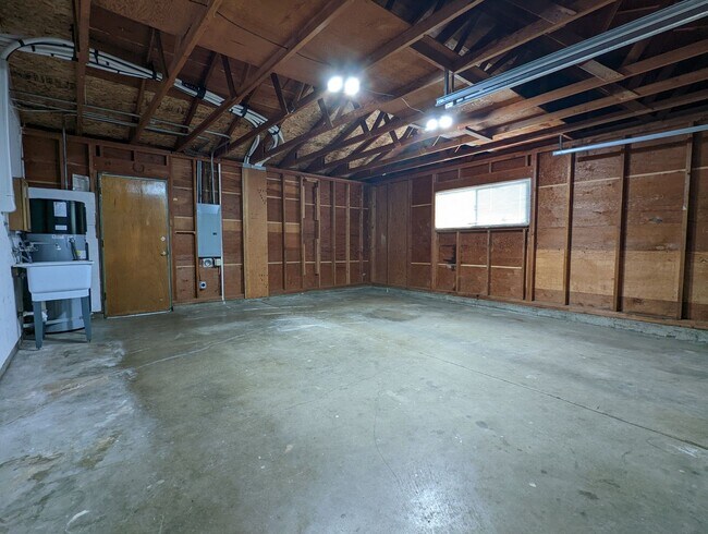 Building Photo - Great 3-Bedroom, 1.5-Bath Home In South Eugene!