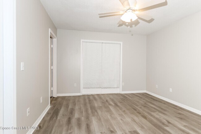 Building Photo - 2307 SW Kent Cir