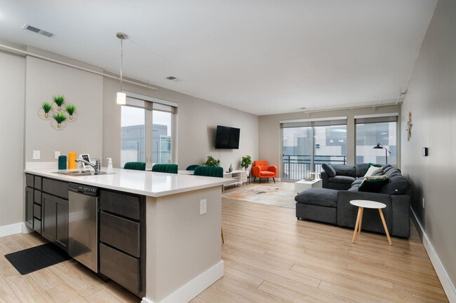 Building Photo - 515 E Market St