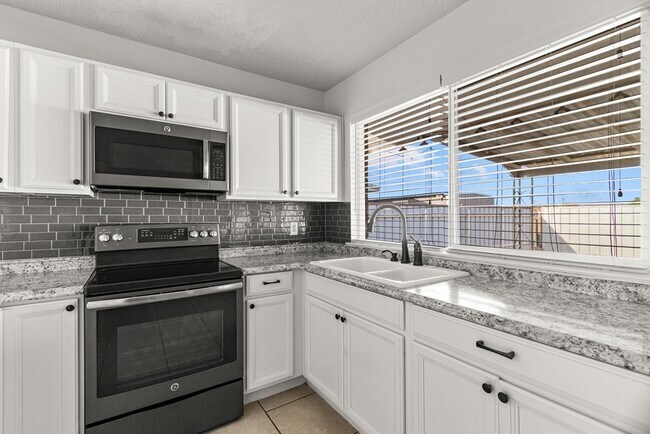 Building Photo - 5000 Buffalo Ave