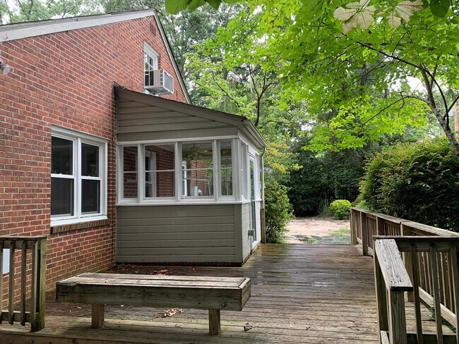 Building Photo - Lovely home in the Haymount Area - Available 4/15/2026