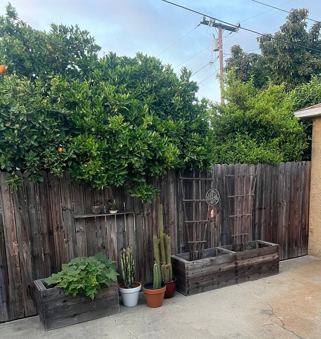Building Photo - Spacious 2/2 Home for rent in Long Beach!