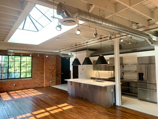 Building Photo - 855 N Pearl St