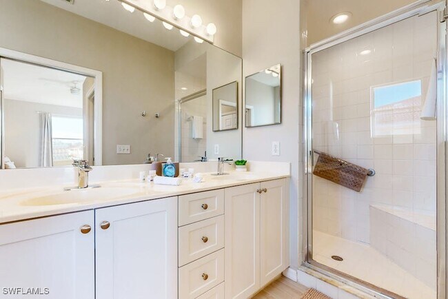 Building Photo - 350 Robin Hood Cir