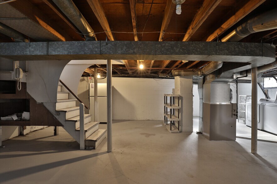 Building Photo - 5586 Emerson Ave