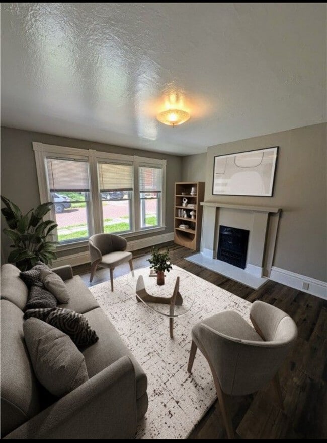 Building Photo - 1913 Evans Ave