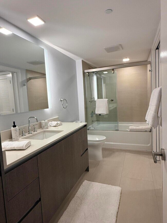 Building Photo - 111 SE 1st Ave