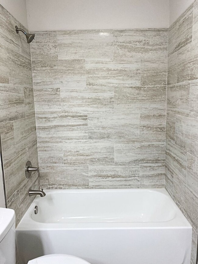 Building Photo - 380 Bower Rd