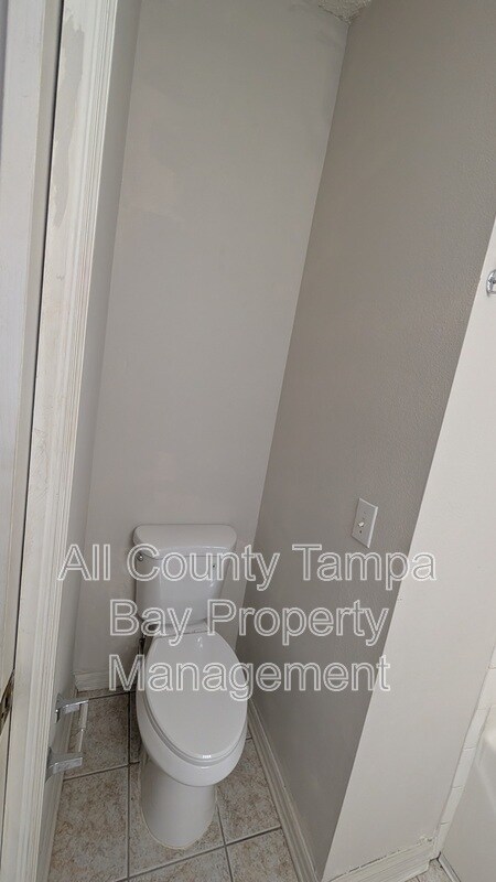 Building Photo - 6047 White Sails Dr