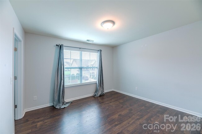 Building Photo - 1310 Middlecrest Dr NW