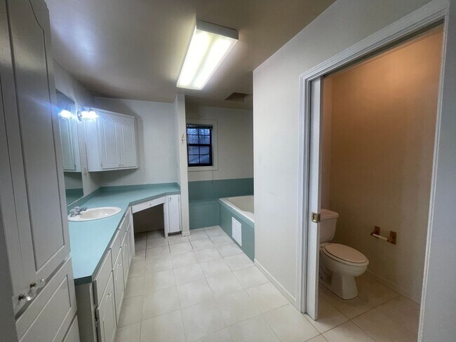 Building Photo - Cypress Lake Front Property in Benton!