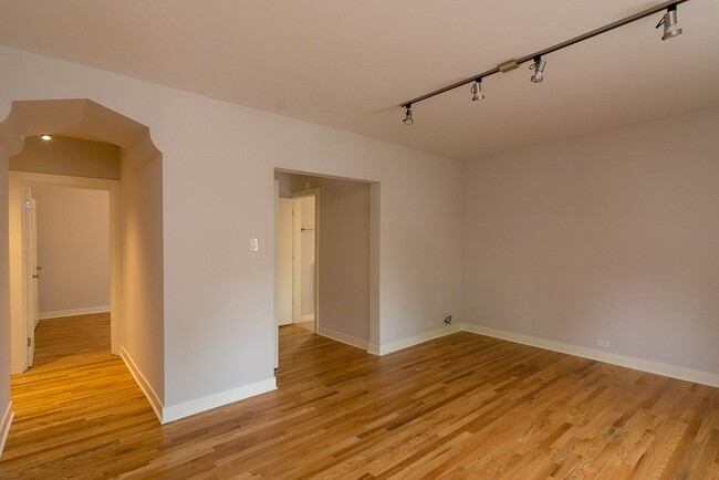 Building Photo - 2423 N Kedzie Blvd