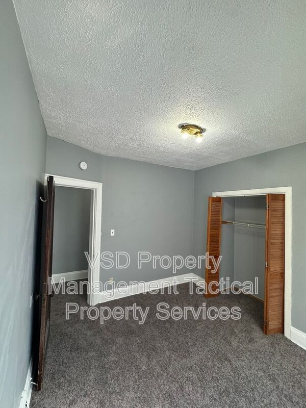 Building Photo - 3289 E 143rd St