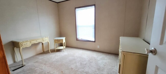 Building Photo - 405 Battlebell Rd