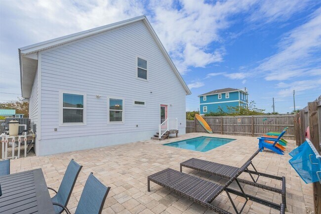 Building Photo - 6832 Middleton Ave