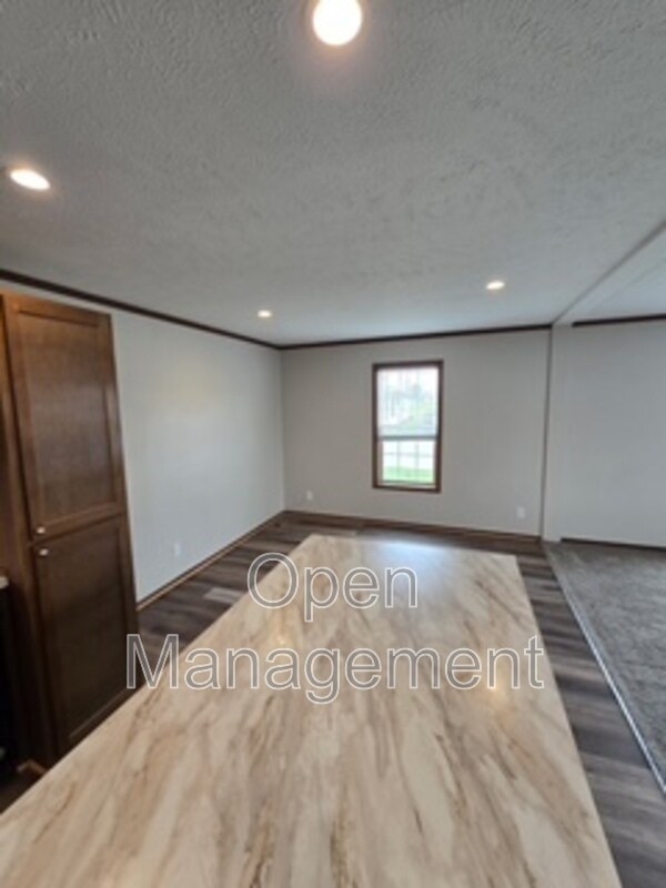 Building Photo - 511 E 1st St