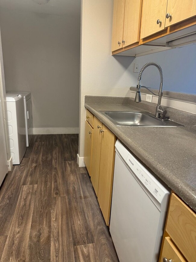 Building Photo - A New Wave of Living Here At Powell Court Apartments!