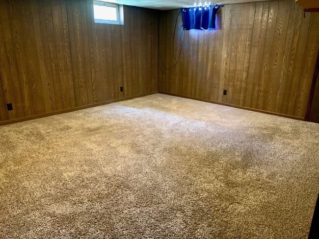 Building Photo - 3 bedroom 2 bath