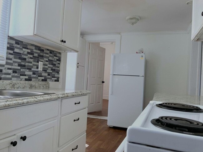 Building Photo - 2026 Clark St