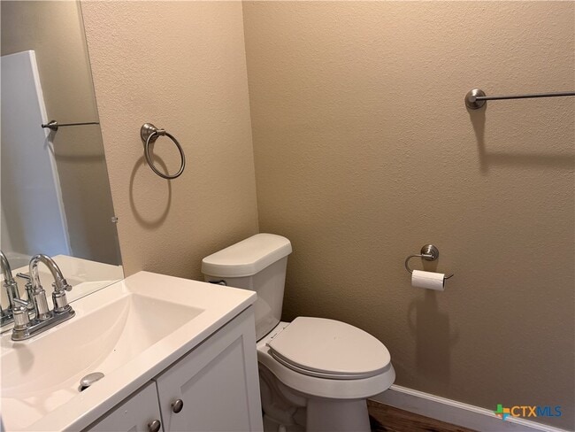 Building Photo - 1616 Lonesome