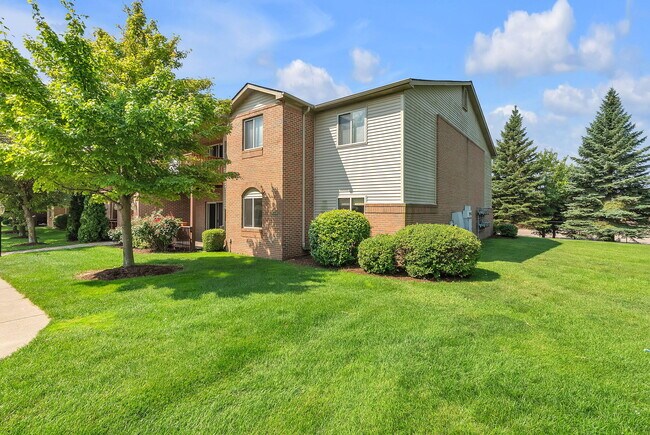 Building Photo - 2592 Eagles Cir