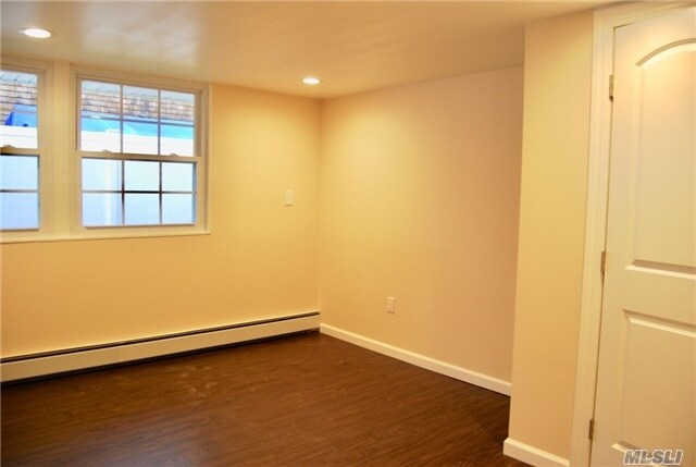 Building Photo - 8 Horseshoe Ln