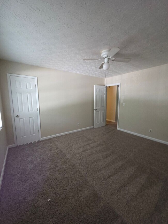 Building Photo - Town Home in Beautiful Fayetteville