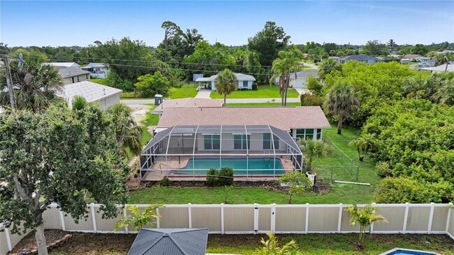 Building Photo - 3307 Pinetree St