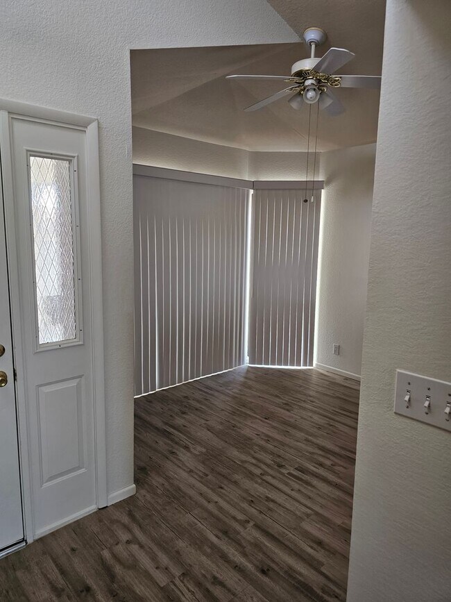 Building Photo - Unfurnished Long Term