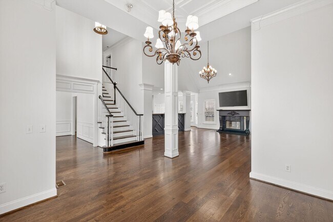 Building Photo - Beautiful 6BR Executive Brentwood Home with Pool