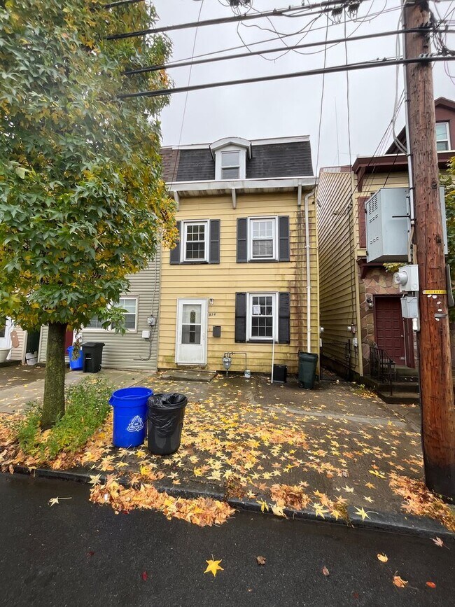 Primary Photo - Beautifully Maintained End-Unit Townhome f...