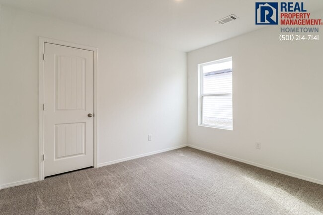 Building Photo - 1495 Meadows Dr