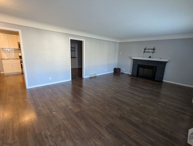 Building Photo - Charming & Spacious Home in the Heart of R...
