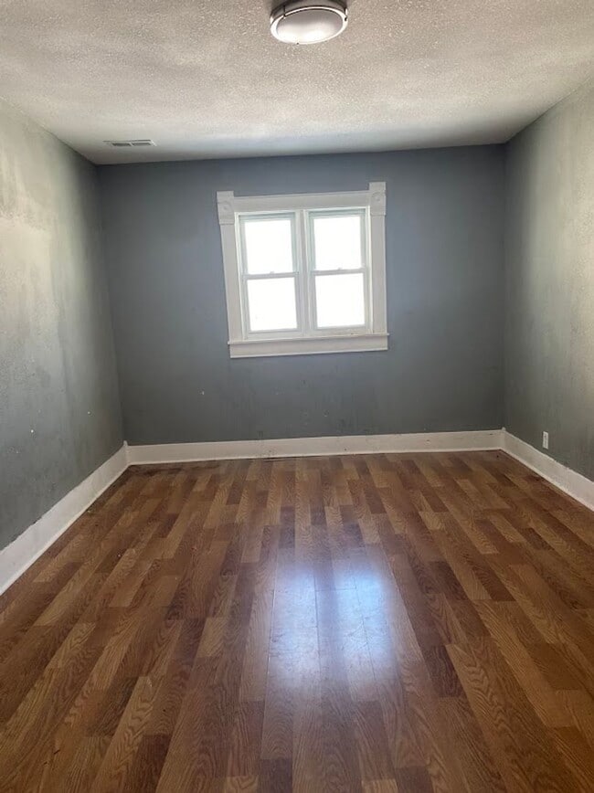 Building Photo - 1345 S Water St