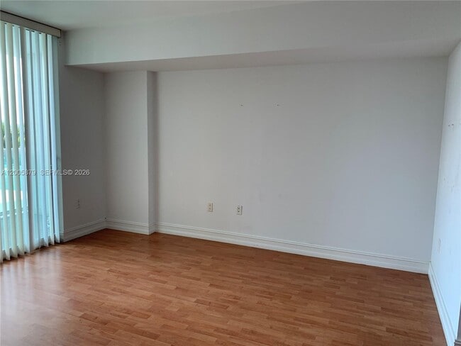 Building Photo - 1800 N Bayshore Dr