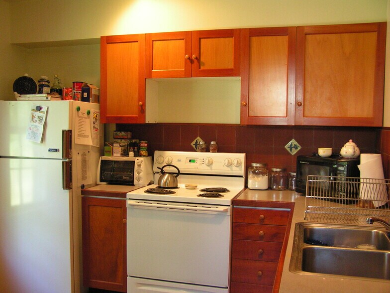 Kitchen - 552 South Ave