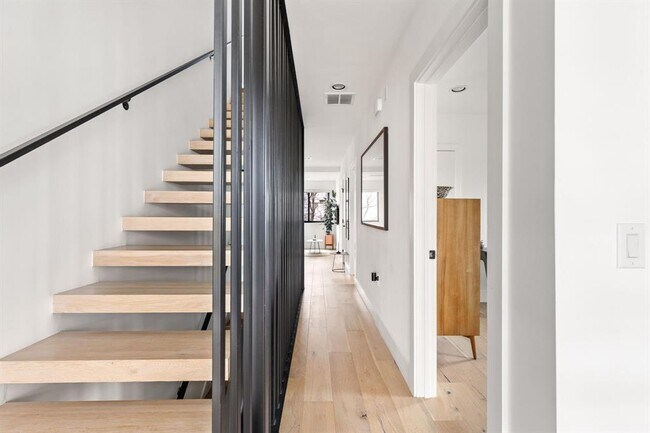 Building Photo - 1502 Waller St