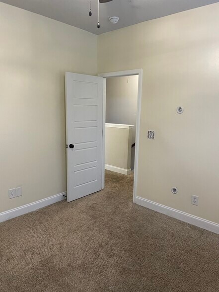 Building Photo - 149 Beallwood Dr