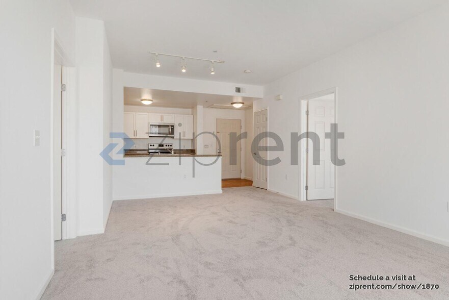 Building Photo - Unit 4042